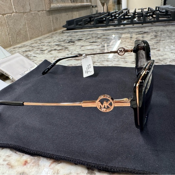 ✨ Brand New Michael Kors South Hampton
MK2127U 33328G 55 Sunglasses 🕶️ ✨ - Picture 12 of 15